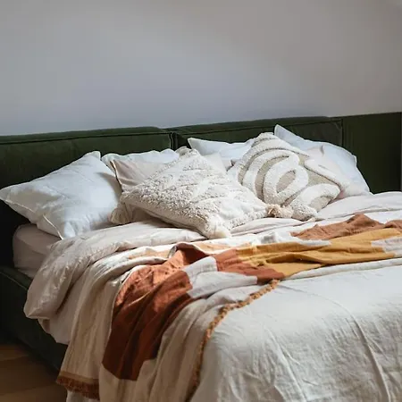 Colourpop: Luxurious Uptown In Appartement *